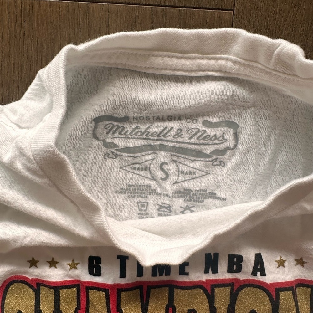 Mitchell & Ness NBA Chicago Bulls t-shirt​​​​ - Picture 3 of 3